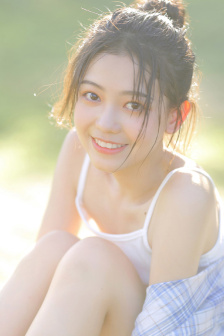 美女扒开粉嫩尿口的桶爽